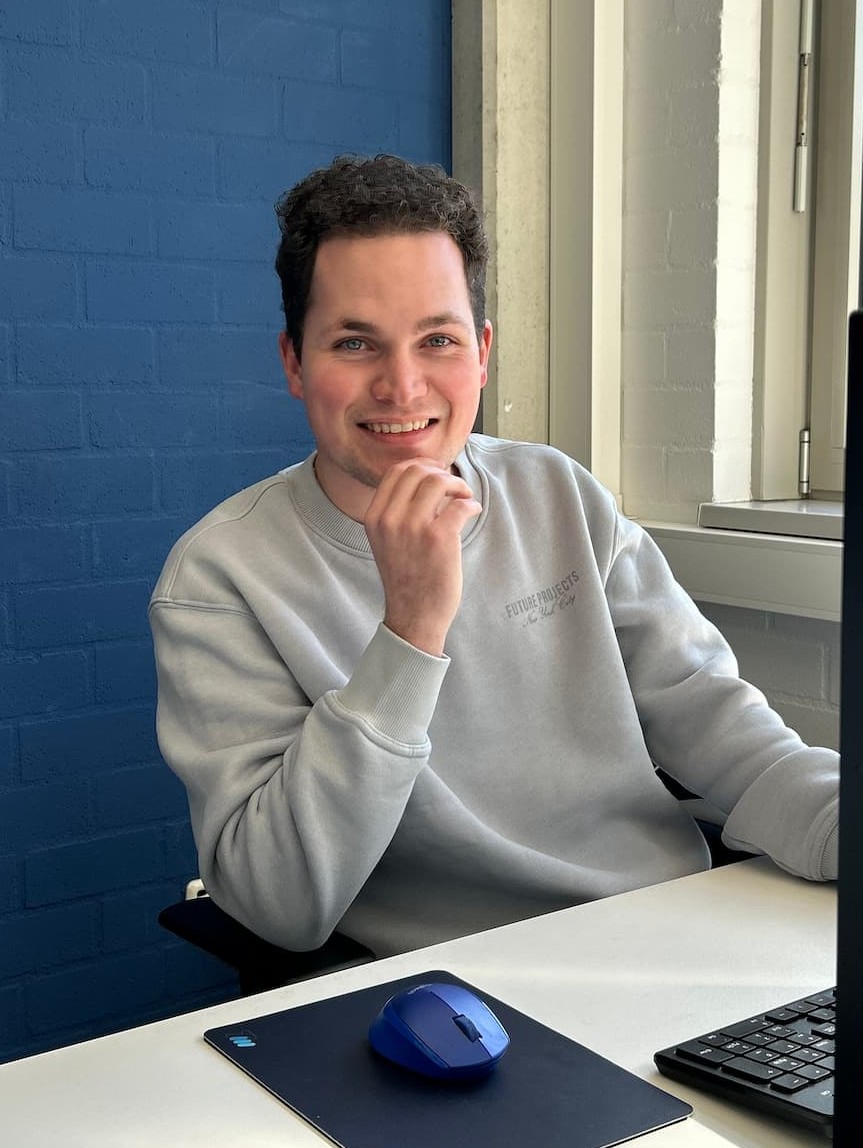 Content marketeer Sam van Trienekens Online aan het werk