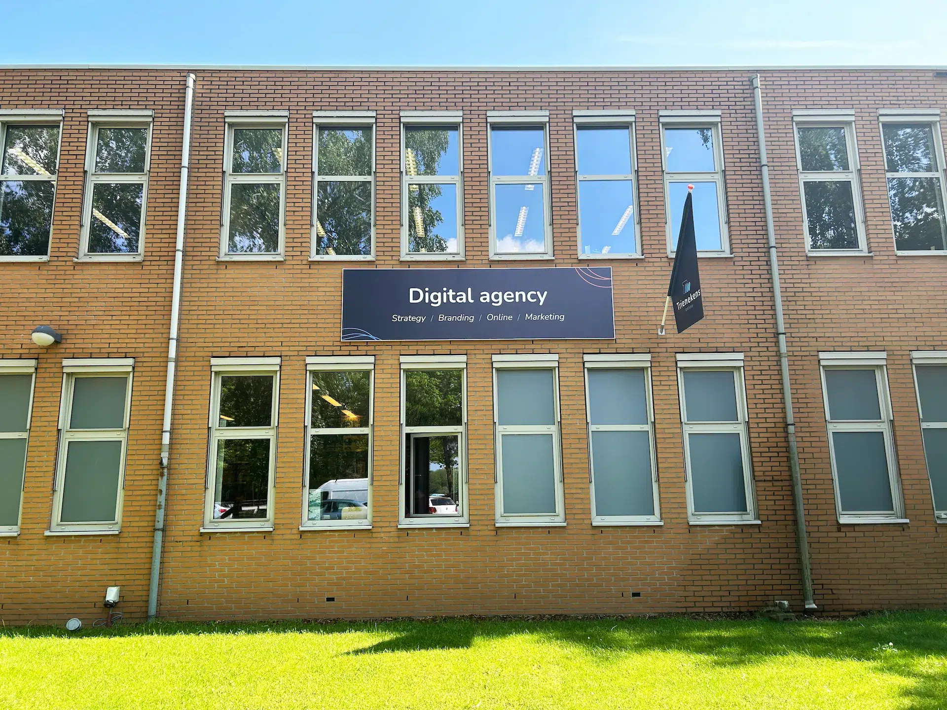 Trienekens Online-design-gevelreclame